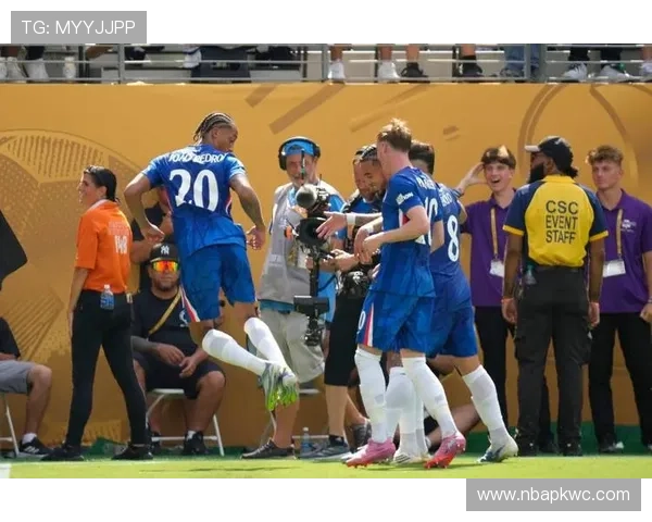 蓝鲸体育直播为体育迷提供专业的赛事分析与实时比分，提升你的观赛体验